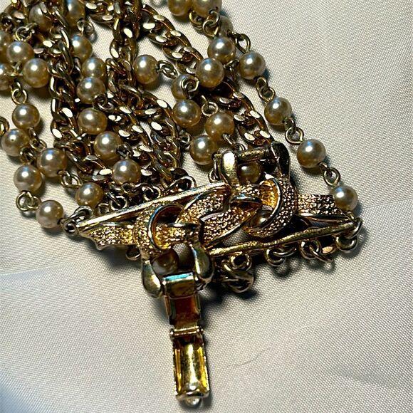 VIntage 5 strand faux pearl signed CORO bracelet - Picture 6 of 7